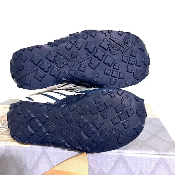 EUC. TIMBERLAND Snow Stompers. Little kids size 6. - Picture 4 of 6